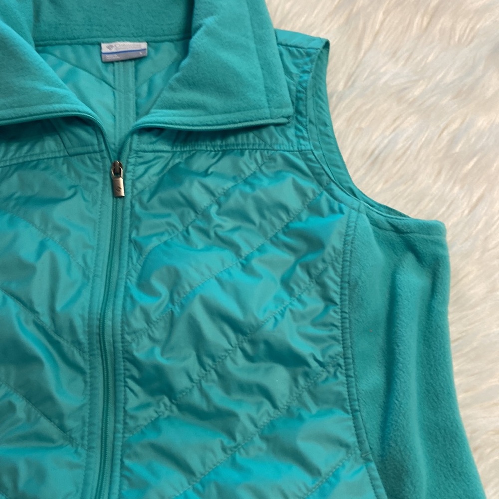 Columbia Women Vest size L beautiful green color long 24” bust 38” - Picture 3 of 8